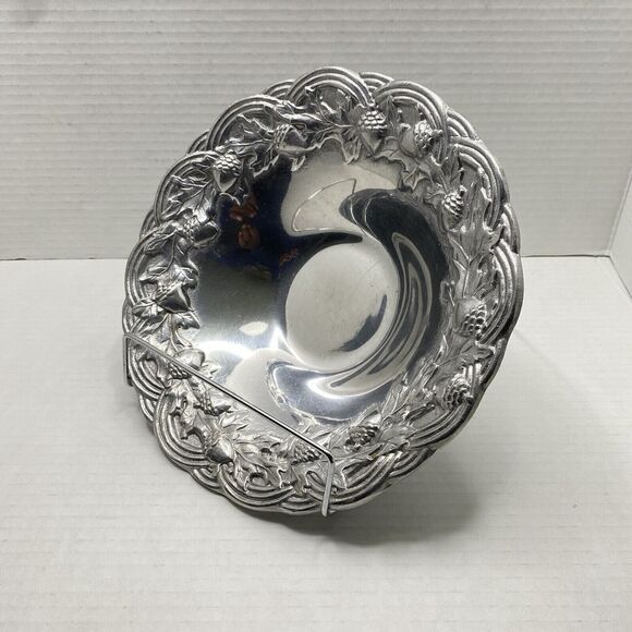 Vintage Wilton Armetale Pewter Oak Leaf & Acorn Serving Bowl 9" - Picture 3 of 6